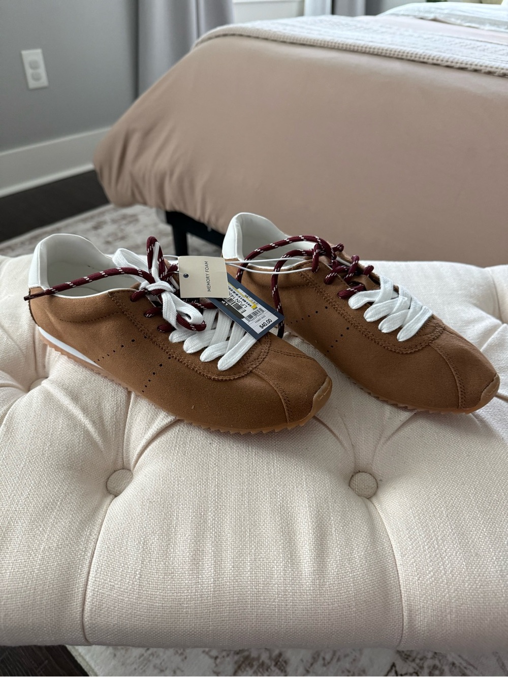 NEW Universal Thread Tan Suede Lace-Up Sneakers Size 9 - Picture 2 of 5